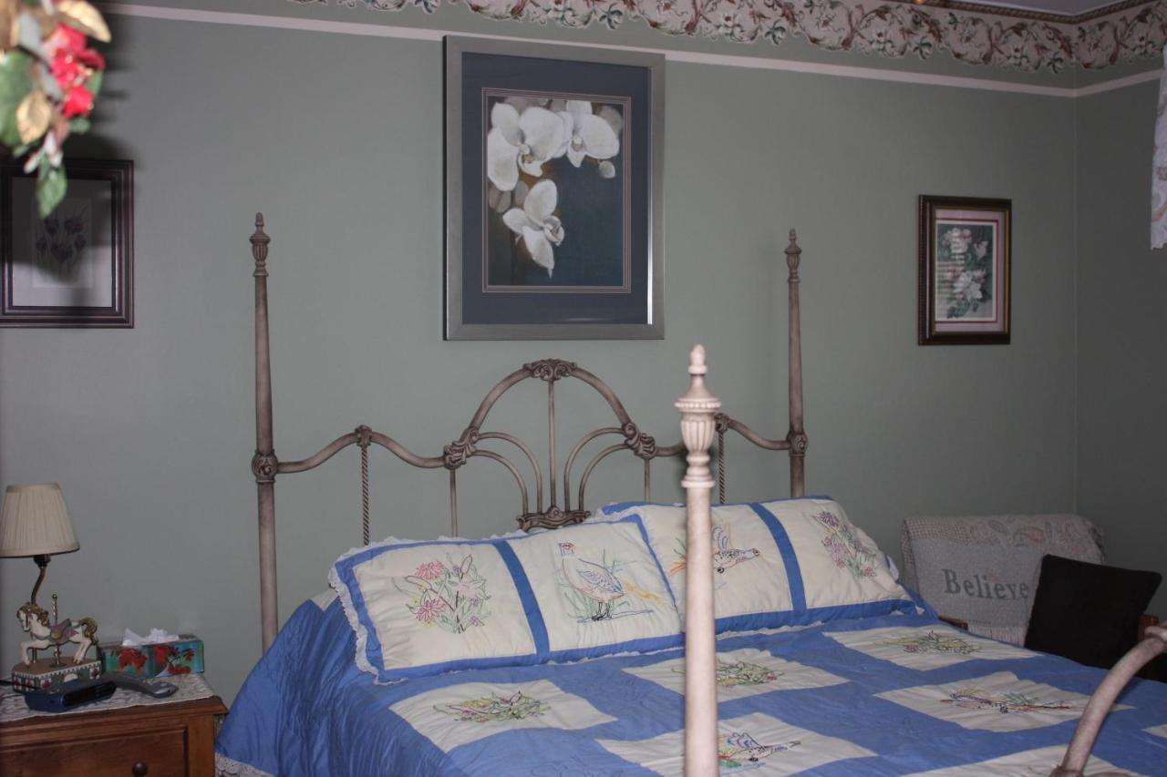 Carrousel Bed & Breakfast Cayuga Habitación foto